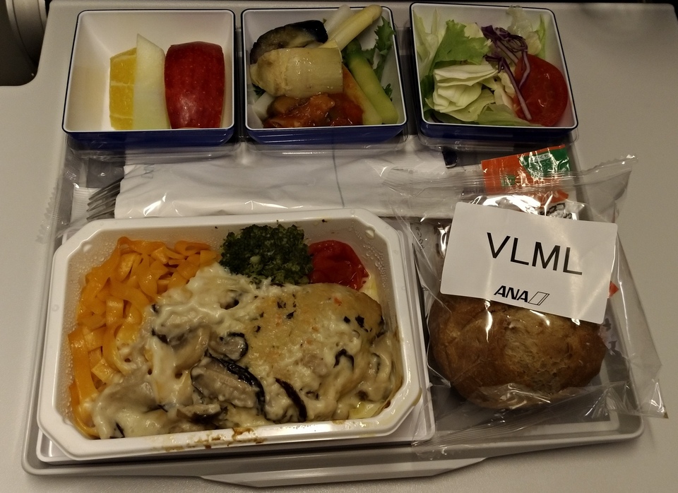 2018-04-14 NH823 NRT-TPE VLML 西式蛋奶素食 Lacto-Ovo Vegetarian