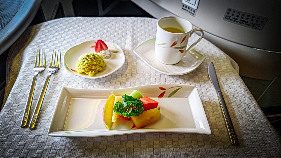 2024-06-06 BR227 TPE-KUL Royal Laurel 皇璽桂冠商務艙 <br>AVML 印度素食 Hindu Vegetarian