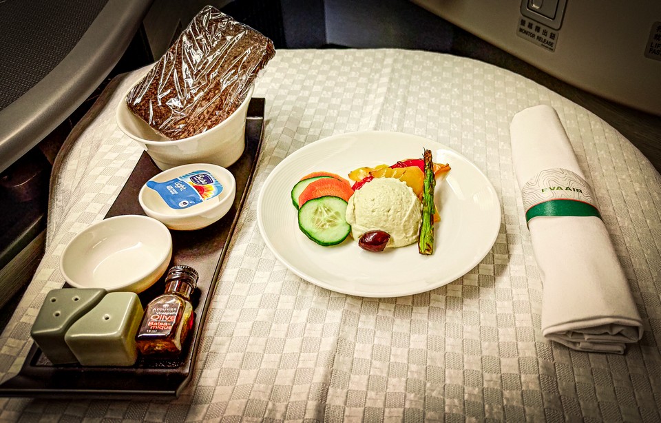 2024-07-25 BR76 AMS-BKK Royal Laurel 皇璽桂冠商務艙 <br>VLML 西式蛋奶素食 Lacto-Ovo Vegetarian