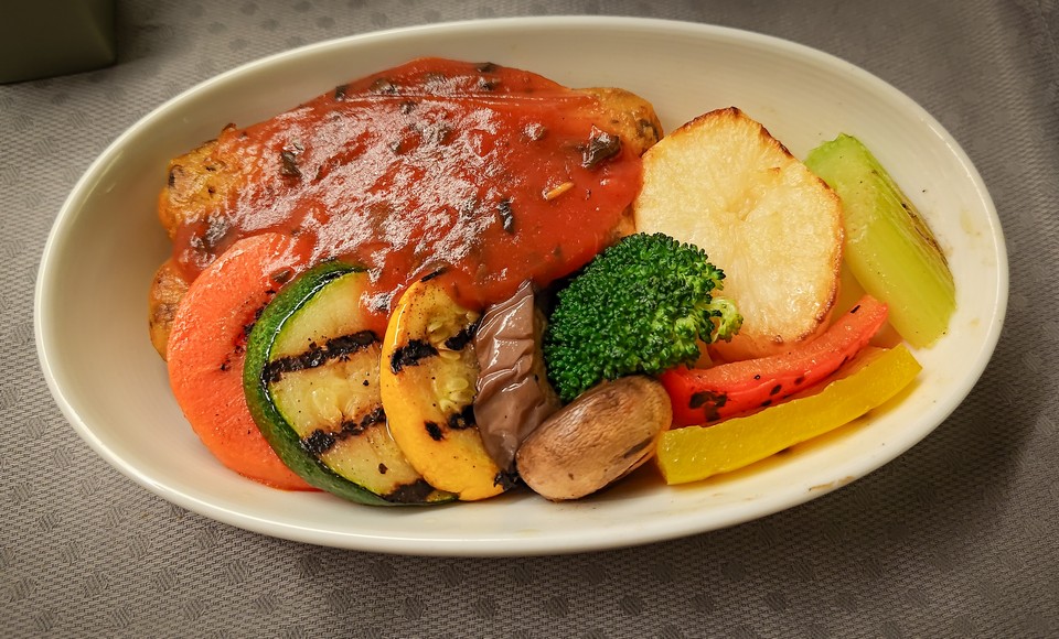 2024-11-01 BR215 TPE-SIN Royal Laurel 皇璽桂冠商務艙 <br>VLML 西式蛋奶素食 Lacto-Ovo Vegetarian