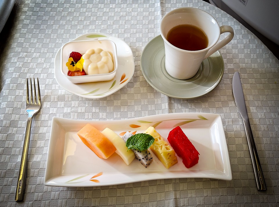 2024-11-04 BR216 SIN-TPE Royal Laurel 皇璽桂冠商務艙 <br>VLML 西式蛋奶素食 Lacto-Ovo Vegetarian