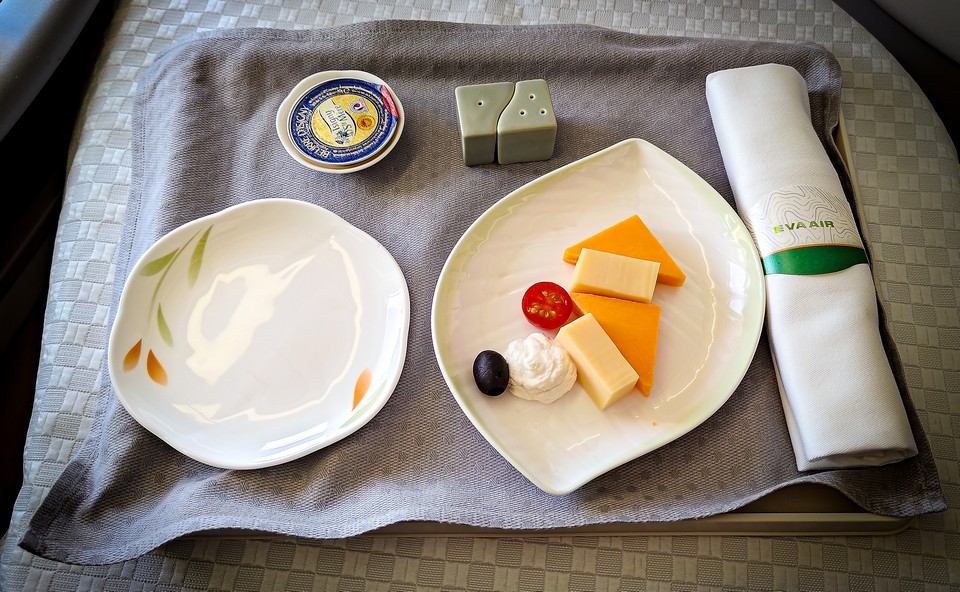 2024-12-31 BR227 TPE-KUL Royal Laurel 皇璽桂冠商務艙 <br>VLML 西式蛋奶素食 Lacto-Ovo Vegetarian