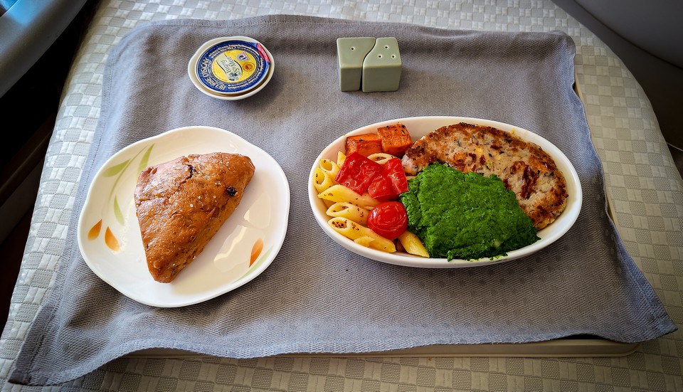 2024-12-31 BR227 TPE-KUL Royal Laurel 皇璽桂冠商務艙 <br>VLML 西式蛋奶素食 Lacto-Ovo Vegetarian