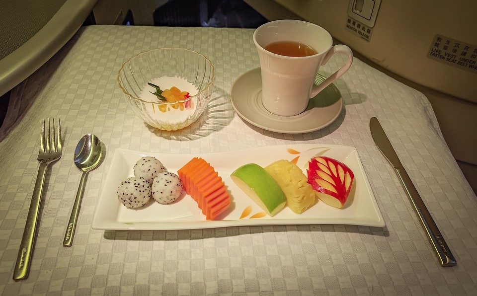 2025-11-02 BR212 BKK-TPE Royal Laurel 皇璽桂冠商務艙 <br>VLML 西式蛋奶素食 Lacto-Ovo Vegetarian