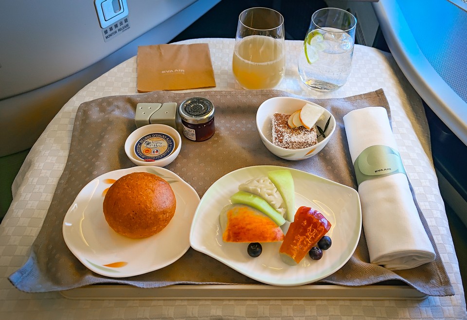 2026-03-15 BR211 TPE-BKK Royal Laurel 皇璽桂冠商務艙 <br>VLML 西式蛋奶素食 Lacto-Ovo Vegetarian