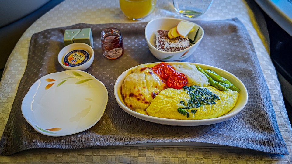 2026-03-15 BR211 TPE-BKK Royal Laurel 皇璽桂冠商務艙 <br>VLML 西式蛋奶素食 Lacto-Ovo Vegetarian