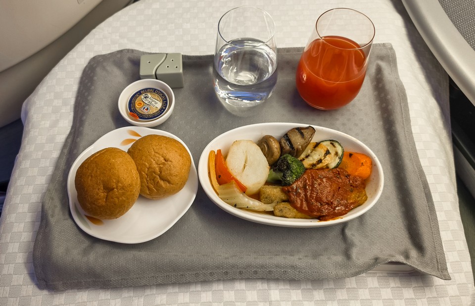 2026-07-07 BR215 TPE-SIN Royal Laurel 皇璽桂冠商務艙 <br>VLML 西式蛋奶素食 Lacto-Ovo Vegetarian