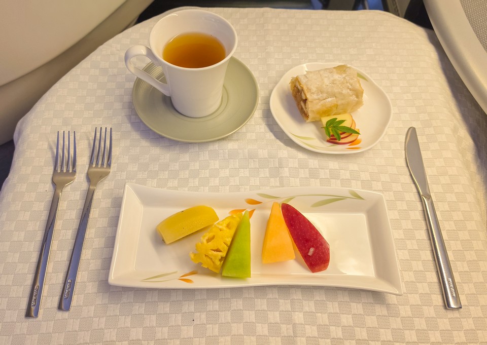 2026-07-07 BR215 TPE-SIN Royal Laurel 皇璽桂冠商務艙 <br>VLML 西式蛋奶素食 Lacto-Ovo Vegetarian