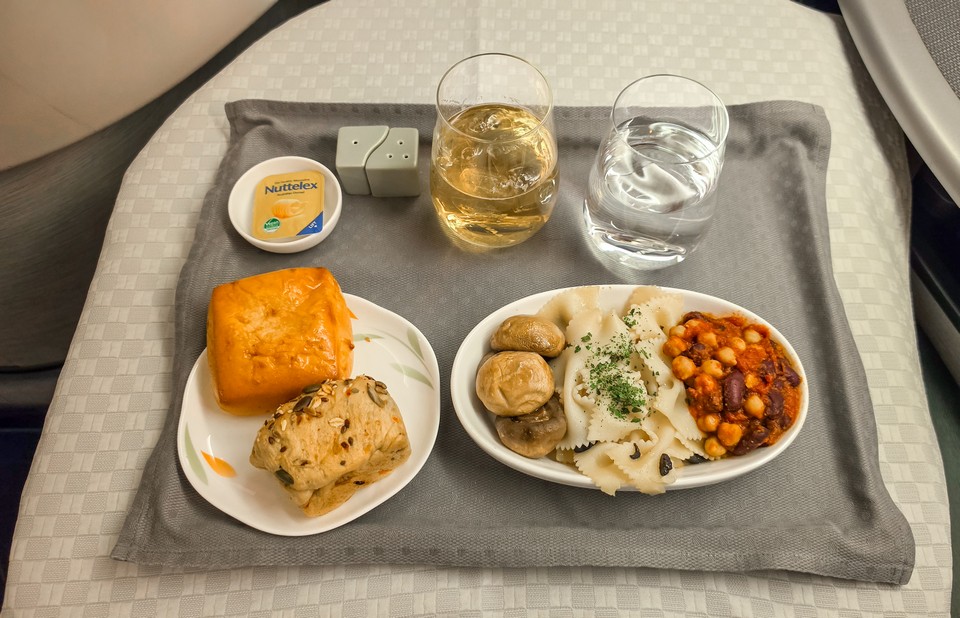 2026-07-12 BR216 SIN-TPE Royal Laurel 皇璽桂冠商務艙 <br>VLML 西式蛋奶素食 Lacto-Ovo Vegetarian