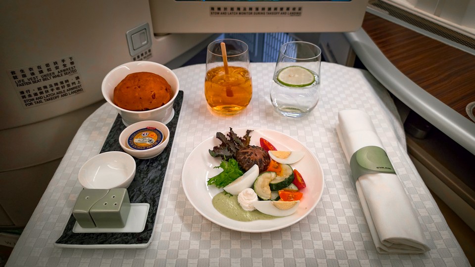 2026-08-30 BR87 TPE-CDG Royal Laurel 皇璽桂冠商務艙 <br>VLML 西式蛋奶素食 Lacto-Ovo Vegetarian