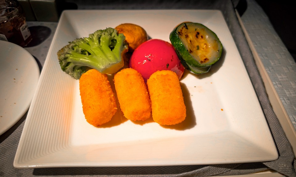 2026-09-05 BR88 CDG-TPE Royal Laurel 皇璽桂冠商務艙 <br>VLML 西式蛋奶素食 Lacto-Ovo Vegetarian