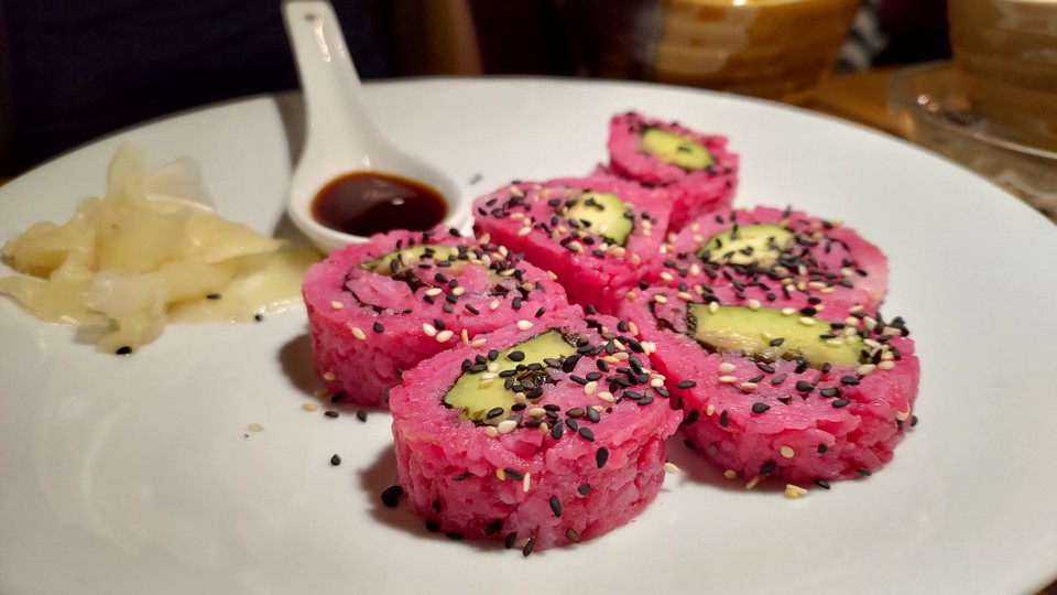 Sushi mit Avocado und Rote Bete 酪梨甜菜根壽司